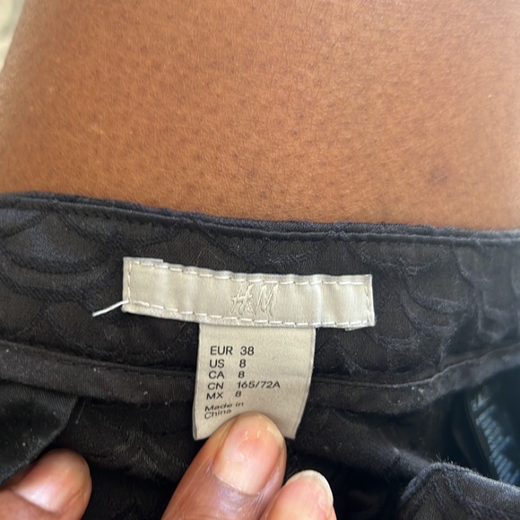 Black pants. Can be worn as business or casual attire. - Picture 3 of 5